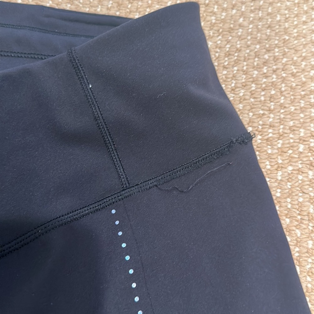 NWOT Lululemon reflective three pocket (one with zipper) leggings size 8 - Picture 7 of 10